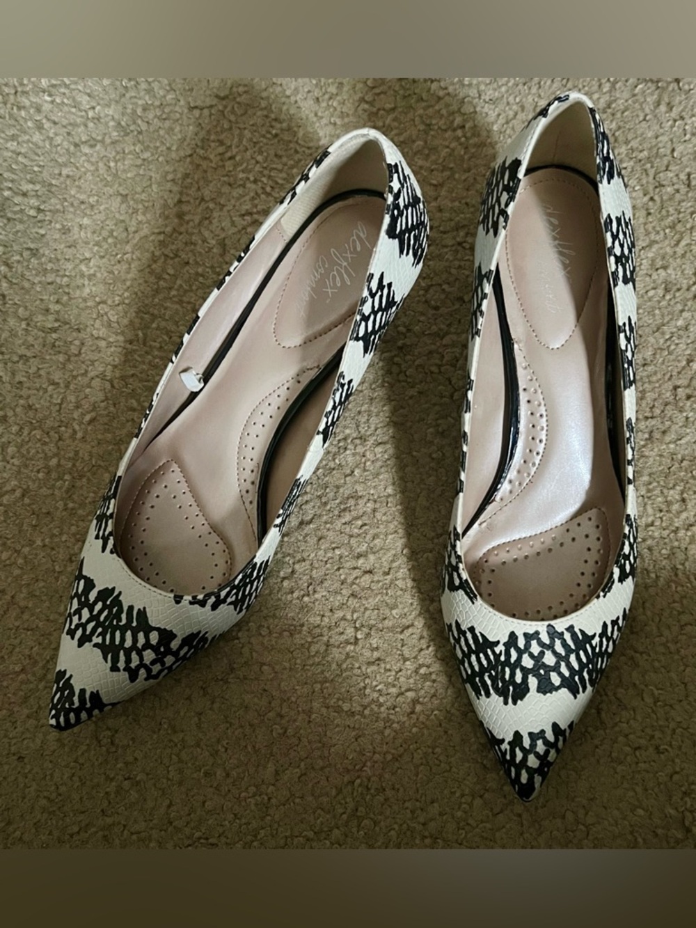 Pointed Toe Black & White Patterned Kitten Heels - Picture 2 of 7